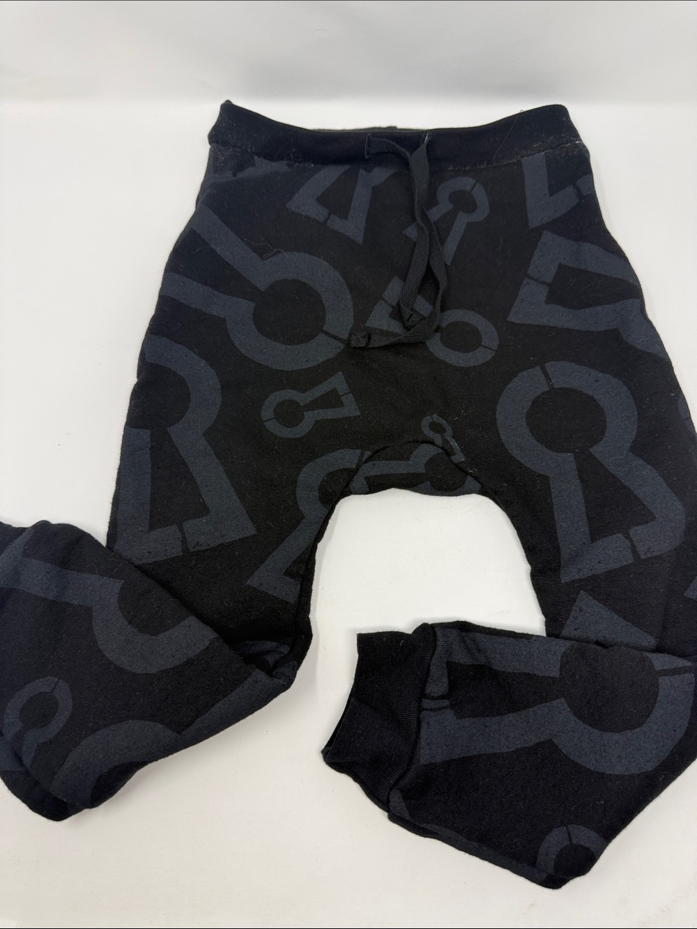 Cara Loren Kids Black Joggers with Keyhole Print -small back pocket Size 4T